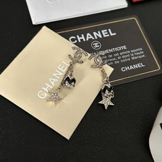 CHANEL CHANEL Fashionable people love it! 2023FW earrings CHANEL CHANEL Fashionable people love it! 2023FW earrings