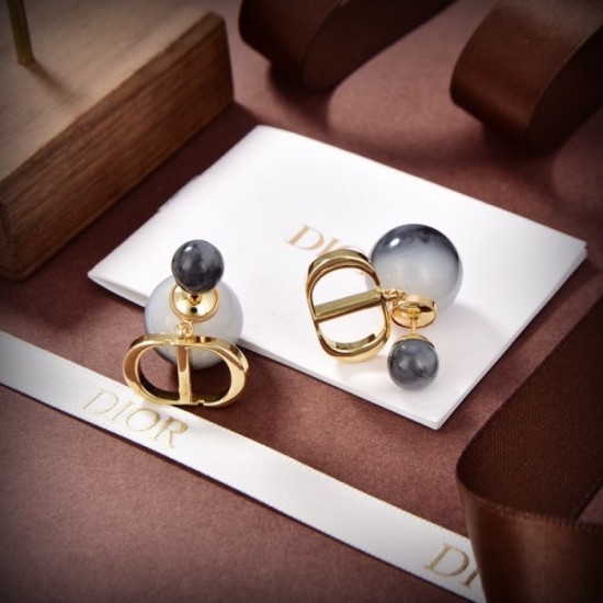 2023SS Earrings DIOR Dior to wear this spring 2023SS Earrings DIOR Dior to wear this spring