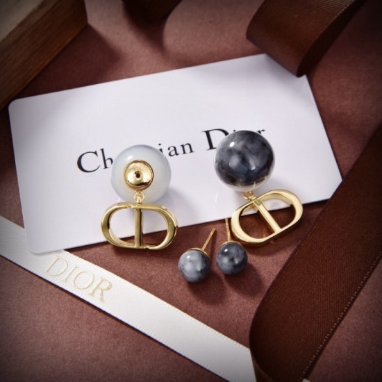 2023SS Earrings DIOR Dior to wear this spring 2023SS Earrings DIOR Dior to wear this spring