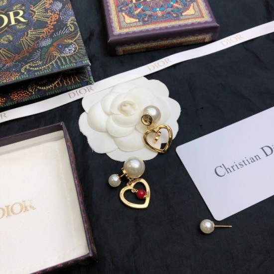 DIOR Dior Earrings 2023SS All you have to do is hold this down! DIOR Dior Earrings 2023SS All you have to do is hold this down!