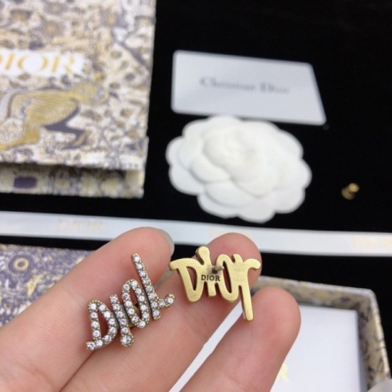 DIOR Dior earrings 2023SS outstanding attractive item DIOR Dior earrings 2023SS outstanding attractive item