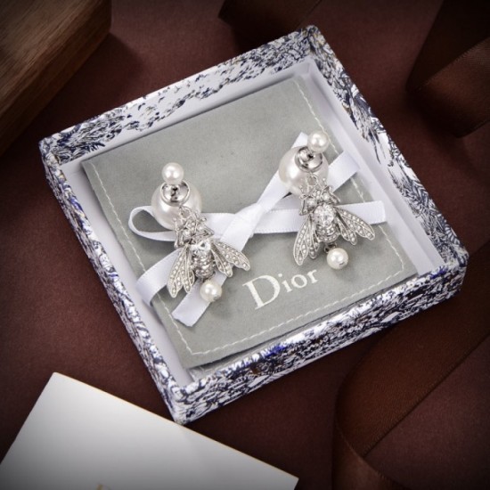 DIOR Dior Earrings 2023SS Aiming for fashionable seniors DIOR Dior Earrings 2023SS Aiming for fashionable seniors