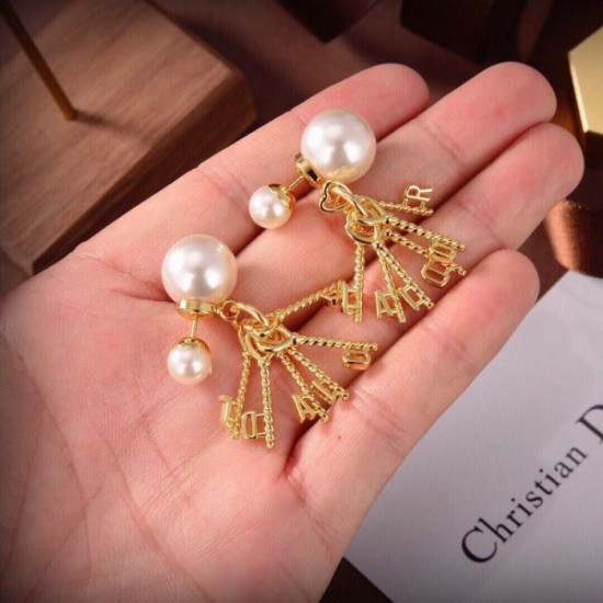 2023FW Earrings DIOR Dior Popular new items for this fall 2023FW Earrings DIOR Dior Popular new items for this fall