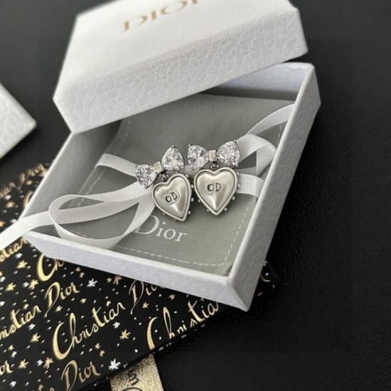 2023FW Earrings DIOR Dior The strongest item this fall/winter 2023FW Earrings DIOR Dior The strongest item this fall/winter