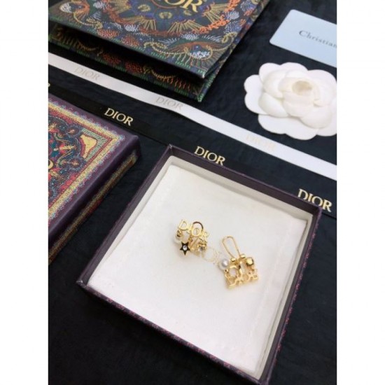 2023FW Earrings DIOR Dior Cute Sold out Very popular 2023FW Earrings DIOR Dior Cute Sold out Very popular
