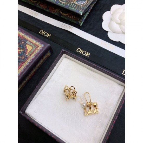 2023FW Earrings DIOR Dior Cute Sold out Very popular 2023FW Earrings DIOR Dior Cute Sold out Very popular