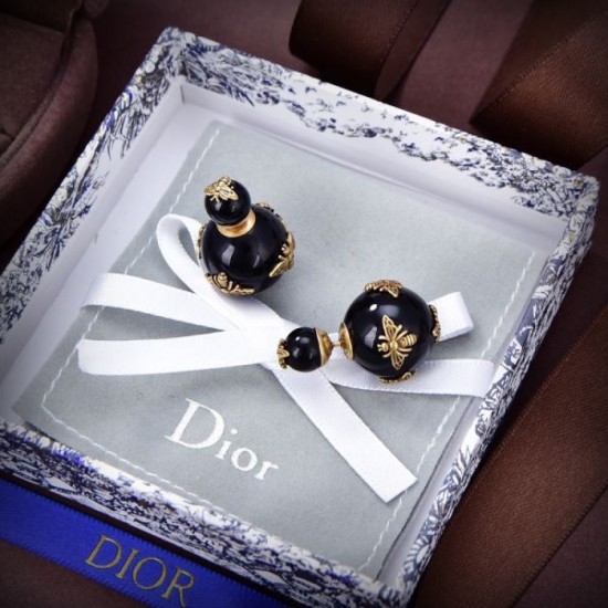 DIOR Dior No.1 sales ranking 2023FW earrings DIOR Dior No.1 sales ranking 2023FW earrings