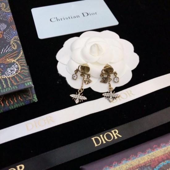DIOR Dior 2023FW earrings to watch this fall/winter DIOR Dior 2023FW earrings to watch this fall/winter