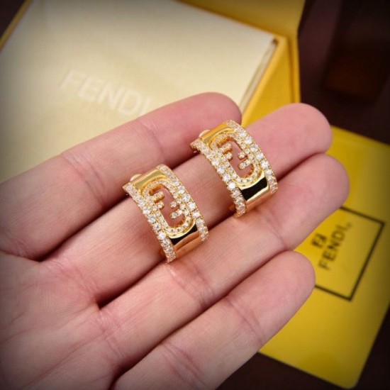 FENDI 2023FW earrings that will definitely be popular this winter FENDI 2023FW earrings that will definitely be popular this winter
