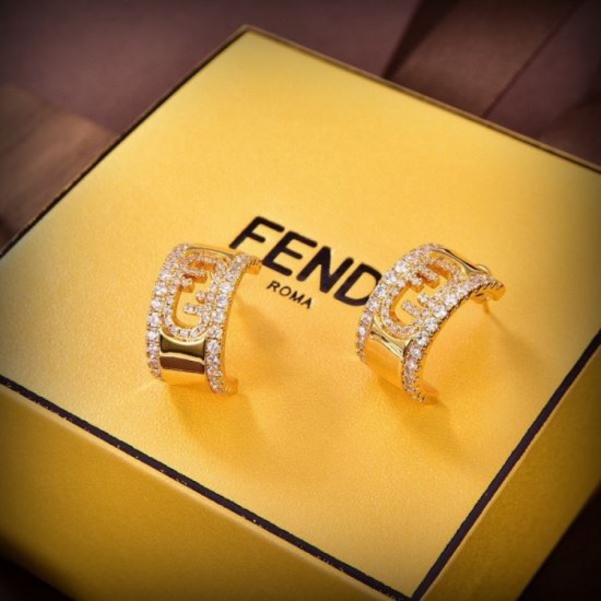 FENDI 2023FW earrings that will definitely be popular this winter FENDI 2023FW earrings that will definitely be popular this winter