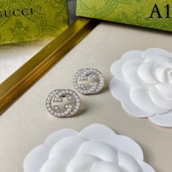 GUCCI Gucci which is usable without asking 2023SS earrings scene