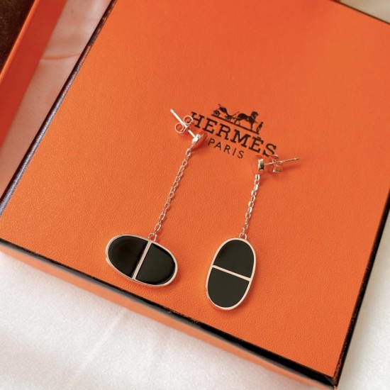 2023SS Earrings HERMES Hermes to make a cool impression 2023SS Earrings HERMES Hermes to make a cool impression