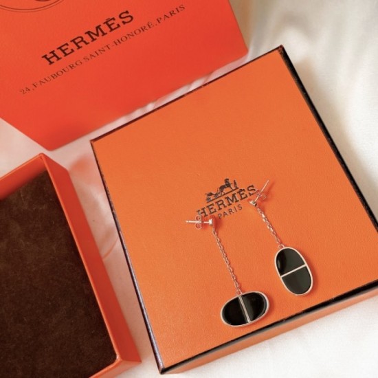 2023SS Earrings HERMES Hermes to make a cool impression 2023SS Earrings HERMES Hermes to make a cool impression
