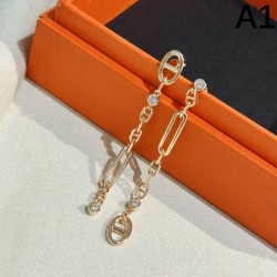 HERMES New 2023FW earrings following the previous season