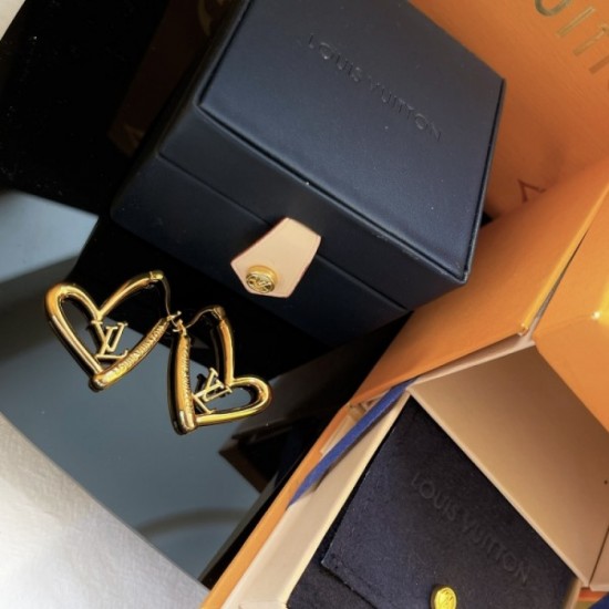 LOUIS VUITTON LOUIS VUITTON where 2023SS earring logo is beautiful LOUIS VUITTON LOUIS VUITTON where 2023SS earring logo is beautiful