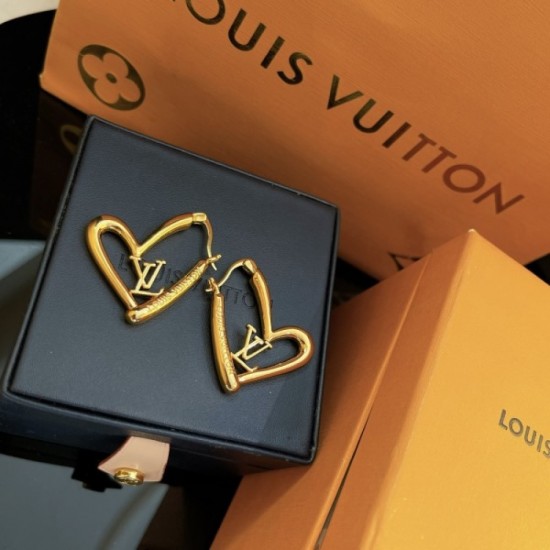 LOUIS VUITTON LOUIS VUITTON where 2023SS earring logo is beautiful LOUIS VUITTON LOUIS VUITTON where 2023SS earring logo is beautiful