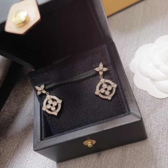 2023SS earrings new stock rare LOUIS VUITTON Louis Vuitton 2023SS earrings new stock rare LOUIS VUITTON Louis Vuitton