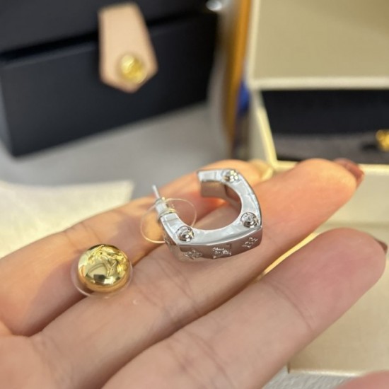 2023SS Earrings Comfortable LOUIS VUITTON Louis Vuitton 2023SS Earrings Comfortable LOUIS VUITTON Louis Vuitton