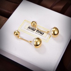 2023FW earrings MIU MIU Miu Miu is very popular during the fall and winter period