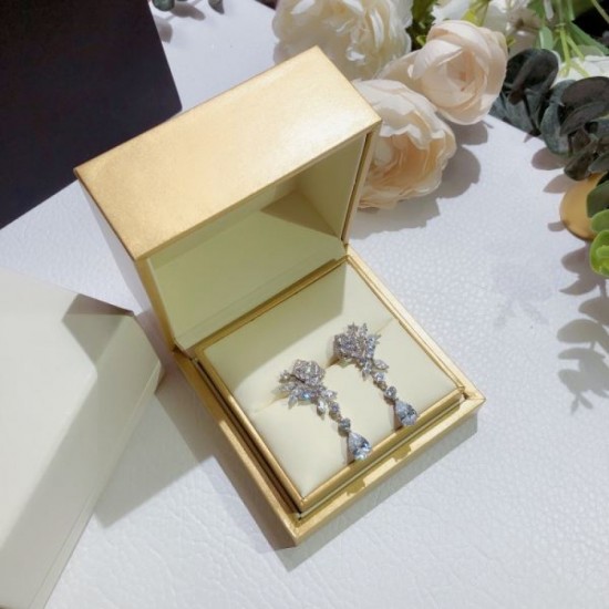 PIAGET 2023FW earrings that allow you to easily enjoy fashion PIAGET 2023FW earrings that allow you to easily enjoy fashion