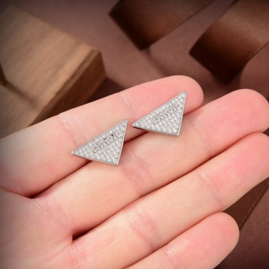 2023SS earrings clean silhouette PRADA Prada 2023SS earrings clean silhouette PRADA Prada