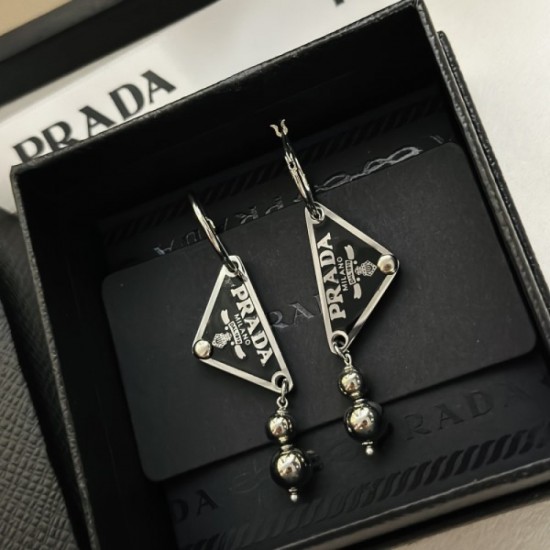 2023SS earrings too casual PRADA Prada 2023SS earrings too casual PRADA Prada