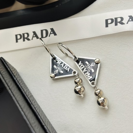 2023SS earrings too casual PRADA Prada 2023SS earrings too casual PRADA Prada
