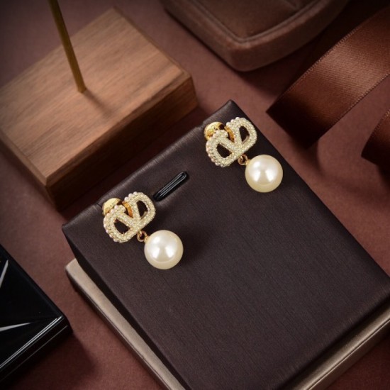 2023SS earrings Scandinavian brand VALENTINO Valentino 2023SS earrings Scandinavian brand VALENTINO Valentino