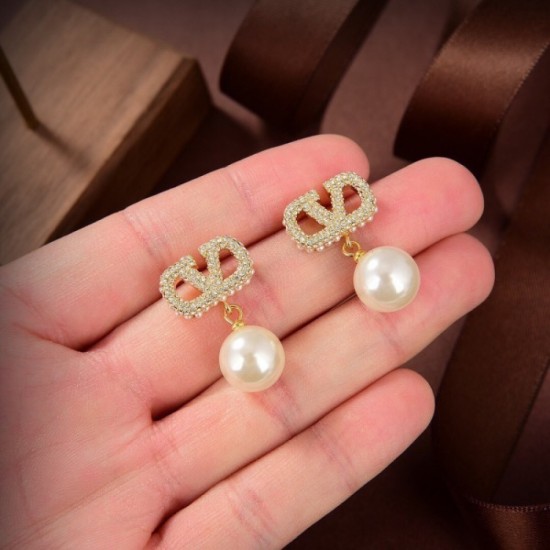 2023SS earrings Scandinavian brand VALENTINO Valentino 2023SS earrings Scandinavian brand VALENTINO Valentino
