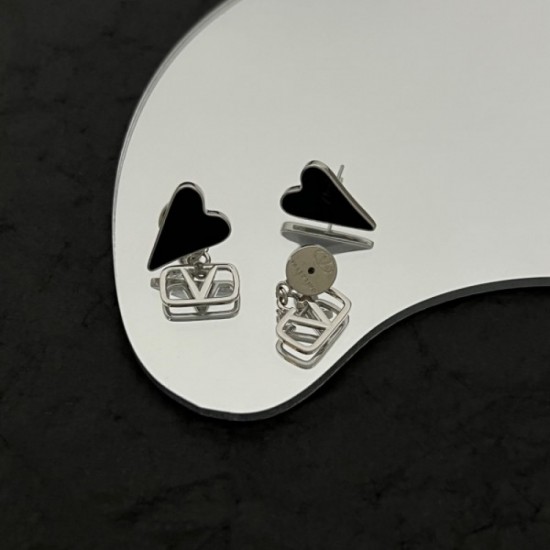 2023SS Earrings Adult and elegant VALENTINO Valentino 2023SS Earrings Adult and elegant VALENTINO Valentino