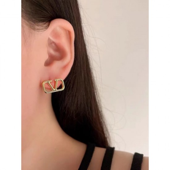 VALENTINO Valentino earrings 2023SS refined design VALENTINO Valentino earrings 2023SS refined design