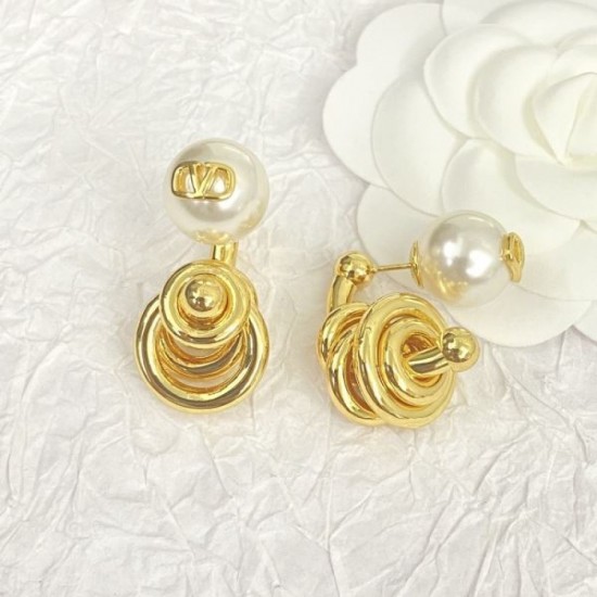 2023FW earrings VALENTINO Overwhelming luxury 2023FW earrings VALENTINO Overwhelming luxury