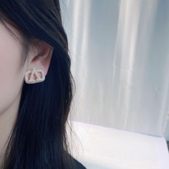 2023FW Earrings VALENTINO Also available as a limited gift 2023FW Earrings VALENTINO Also available as a limited gift