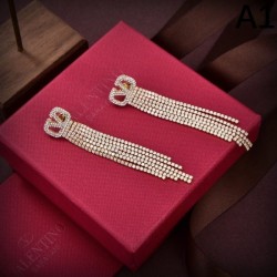 2023FW Earrings VALENTINO The Valentino boom is heating up again