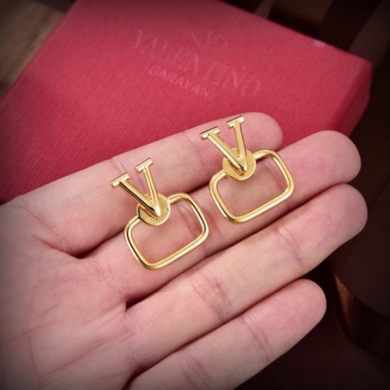 VALENTINO Very difficult to obtain 2023FW earrings VALENTINO Very difficult to obtain 2023FW earrings