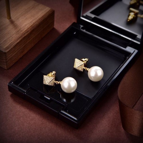VALENTINO Rising in popularity 2023FW earrings VALENTINO Rising in popularity 2023FW earrings