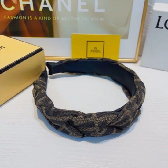 2023SS hair ornament New FENDI Fendi following the previous season 2023SS hair ornament New FENDI Fendi following the previous season