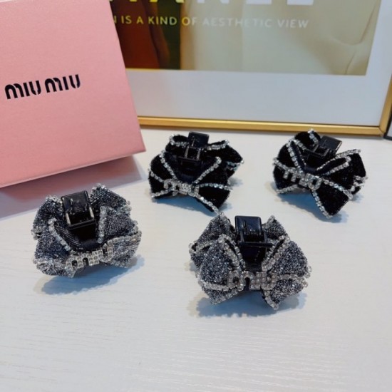 2023SS hair ornament Unique item that becomes the main character MIU MIU 2023SS hair ornament Unique item that becomes the main character MIU MIU