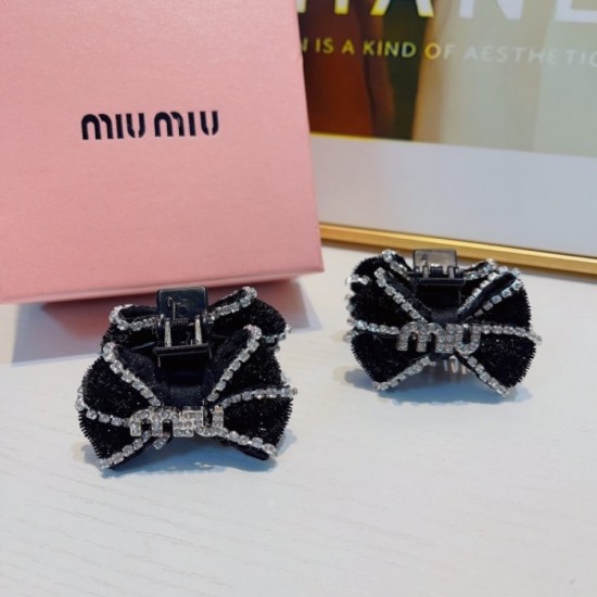 2023SS hair ornament Unique item that becomes the main character MIU MIU 2023SS hair ornament Unique item that becomes the main character MIU MIU