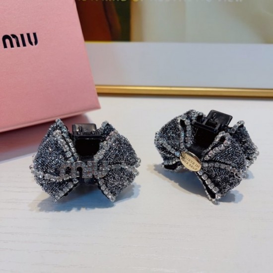 2023SS hair ornament Unique item that becomes the main character MIU MIU 2023SS hair ornament Unique item that becomes the main character MIU MIU