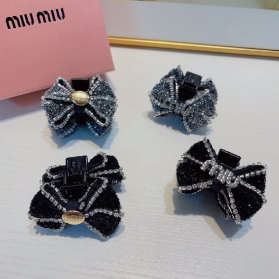 2023SS hair ornament Unique item that becomes the main character MIU MIU 2023SS hair ornament Unique item that becomes the main character MIU MIU