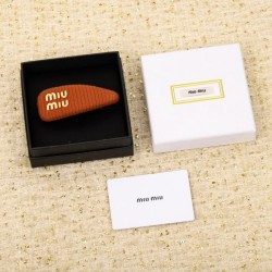 MIU MIU This year's big trend 2023FW hair ornament