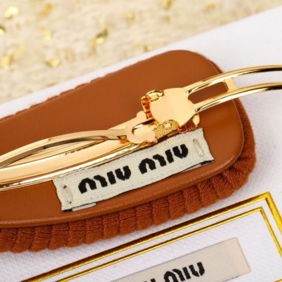 MIU MIU This year's big trend 2023FW hair ornament MIU MIU This year's big trend 2023FW hair ornament