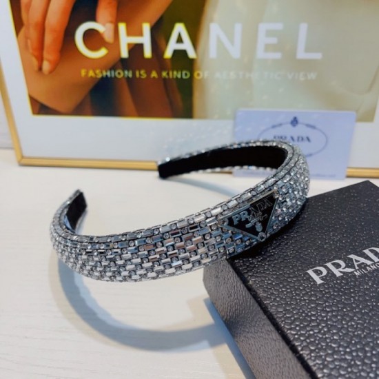 2023SS hair ornament PRADA Prada with the impression of a fashionable senior 2023SS hair ornament PRADA Prada with the impression of a fashionable senior