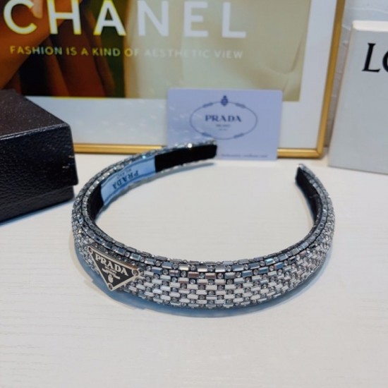 2023SS hair ornament PRADA Prada with the impression of a fashionable senior 2023SS hair ornament PRADA Prada with the impression of a fashionable senior