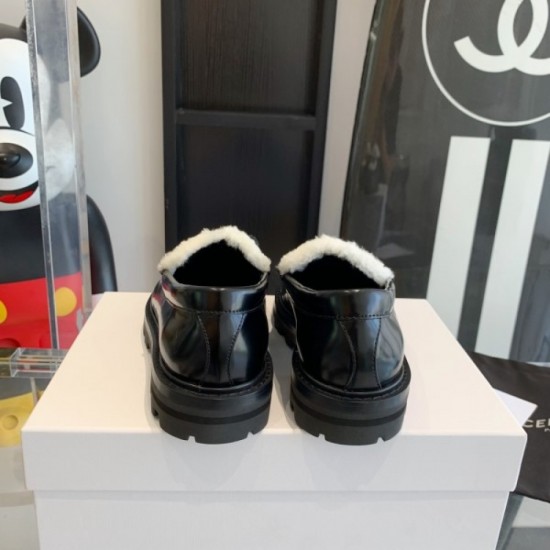 CELINE Celine casual shoes 2023AW give a casual feeling CELINE Celine casual shoes 2023AW give a casual feeling
