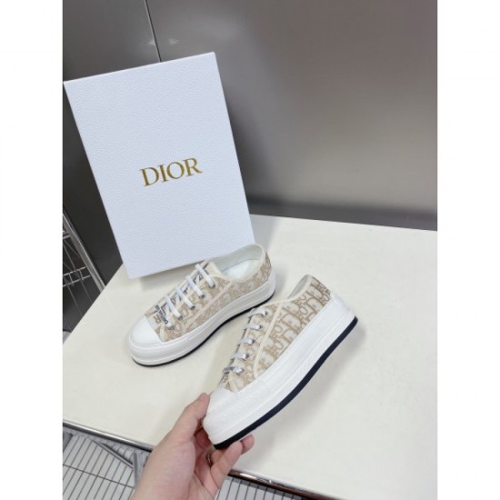 2023SS casual shoes Summer new work with a sense of stability DIOR Dior 2023SS casual shoes Summer new work with a sense of stability DIOR Dior
