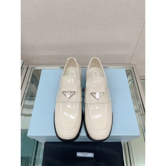 I want to buy more this year! Casual shoes 2023SS PRADA Prada I want to buy more this year! Casual shoes 2023SS PRADA Prada