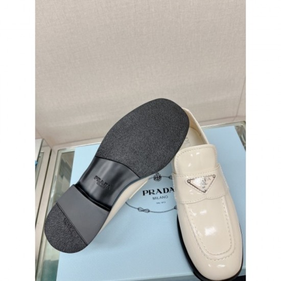 I want to buy more this year! Casual shoes 2023SS PRADA Prada I want to buy more this year! Casual shoes 2023SS PRADA Prada