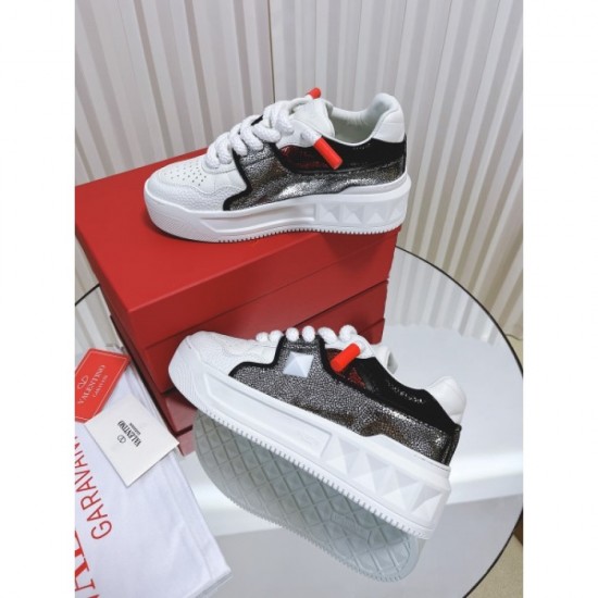 Popular casual shoes 2023SS VALENTINO Valentino this year Popular casual shoes 2023SS VALENTINO Valentino this year